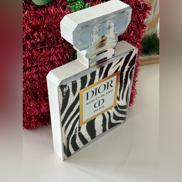Dior Noir et Blanc Zebra Pattern Bottle home decor art - Picture 5 of 7